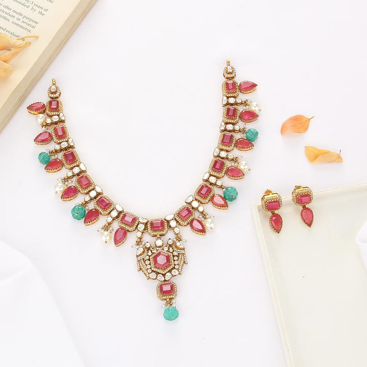 Beautiful Short Necklace Set