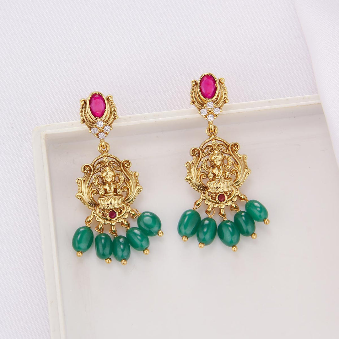 Admirable Nagas Short Necklace Set