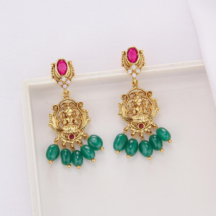 Admirable Nagas Short Necklace Set