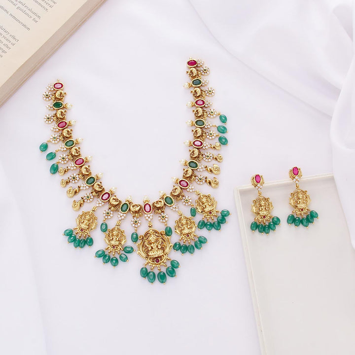 Admirable Nagas Short Necklace Set