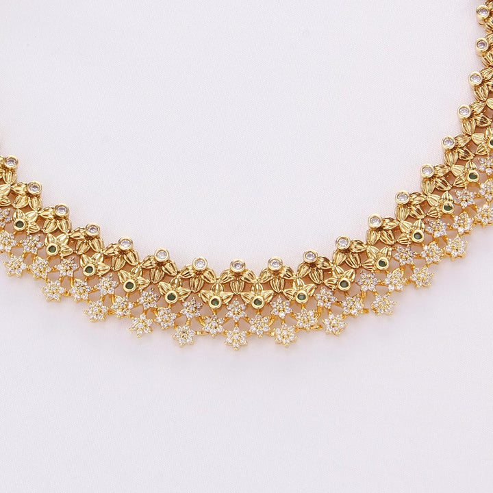 Pretty Look Short Necklace Set