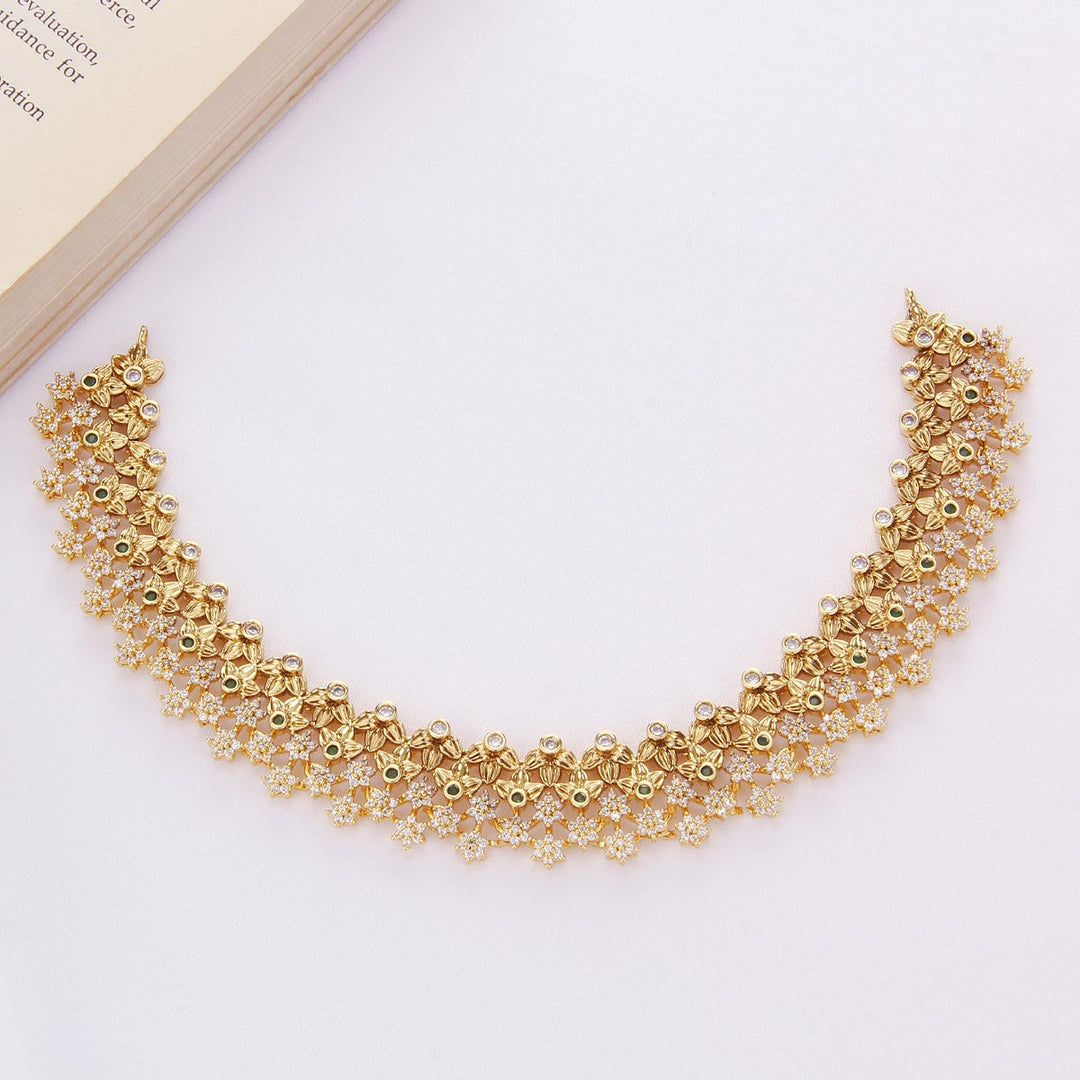 Pretty Look Short Necklace Set