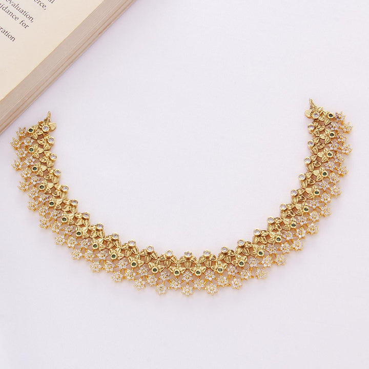 Pretty Look Short Necklace Set