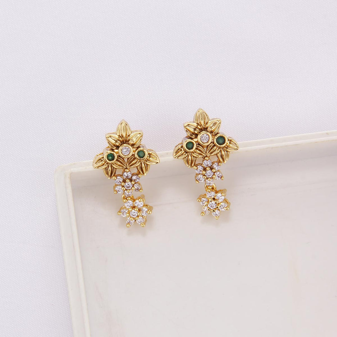 Pretty Look Short Necklace Set