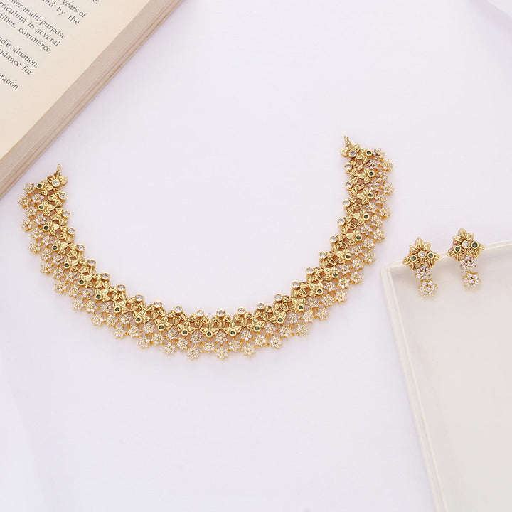 Pretty Look Short Necklace Set