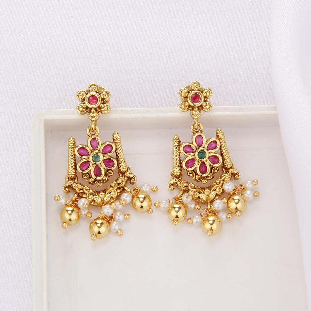 Stunning Short Necklace Set