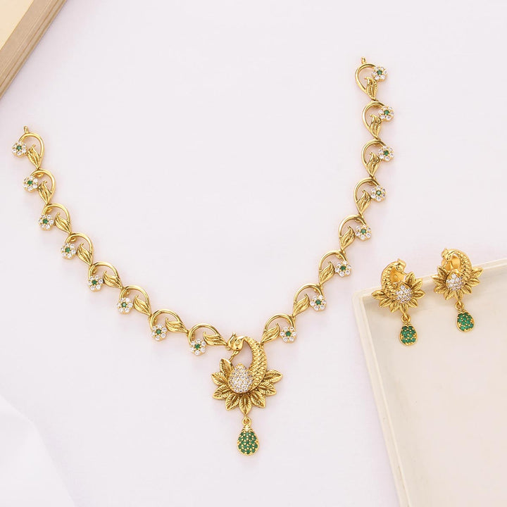 Fabulous Short Necklace Set