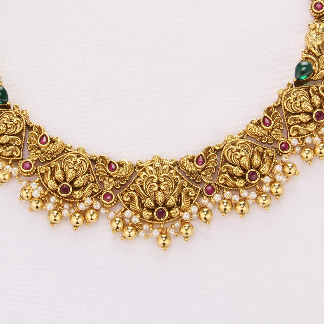 Amazing Short Necklace Set