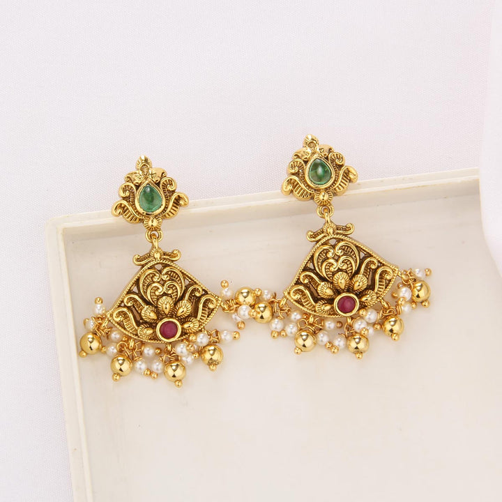 Amazing Short Necklace Set