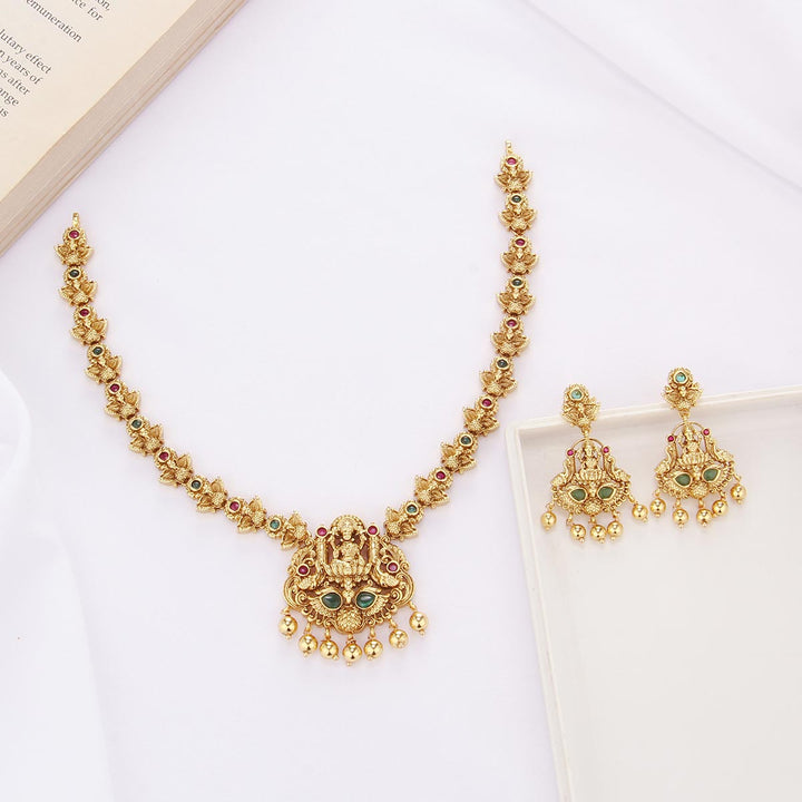 Jashmikha Nagas Short Necklace Set