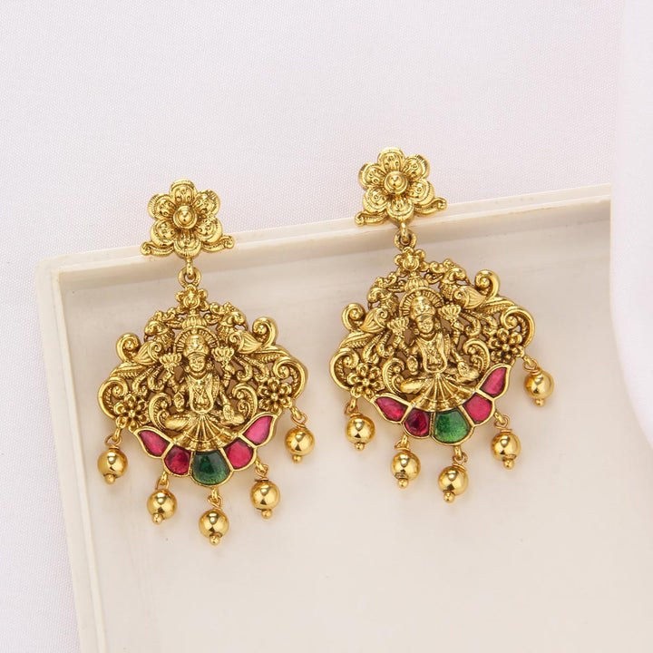 Urvika Nagas Short Necklace Set