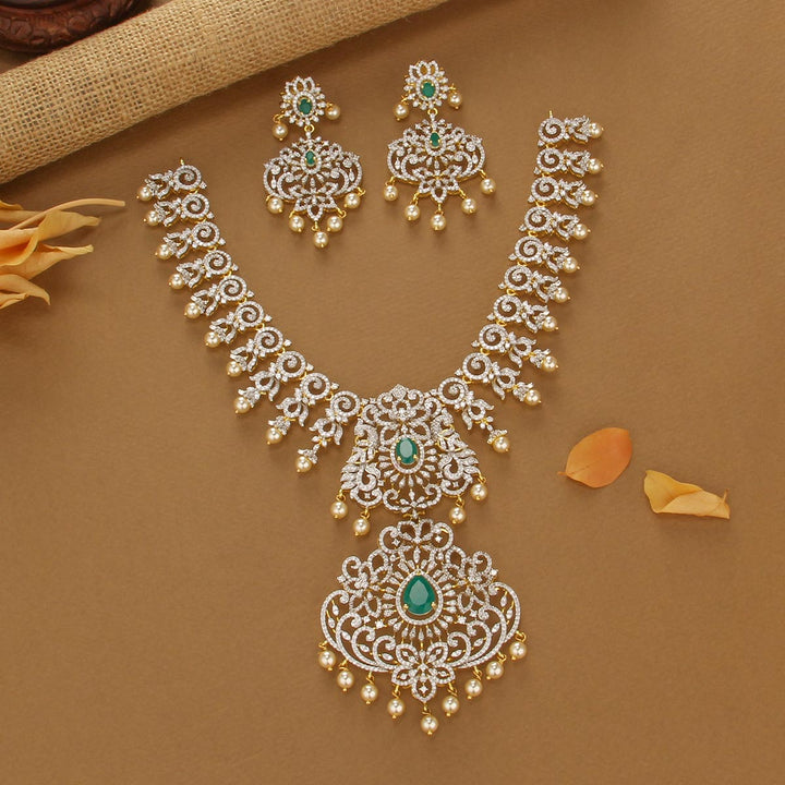 Queen's Avikam Short Necklace Set