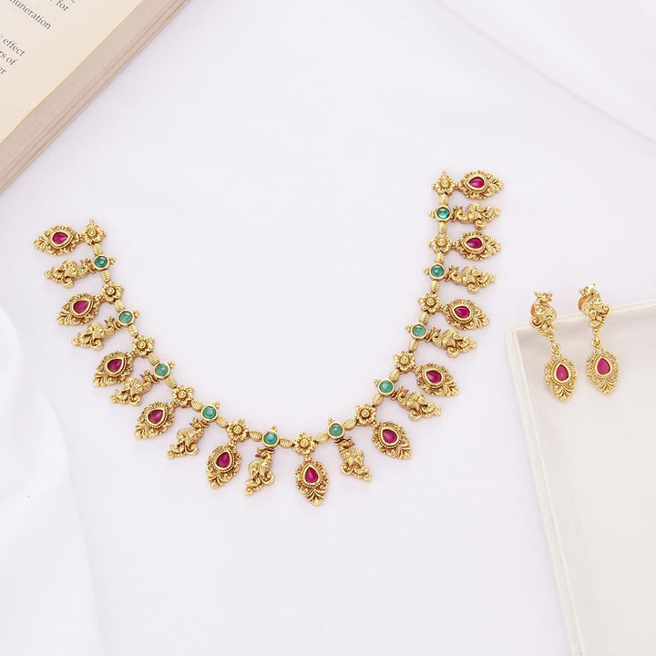 Nadhiyasri Nagas Short Necklace Set