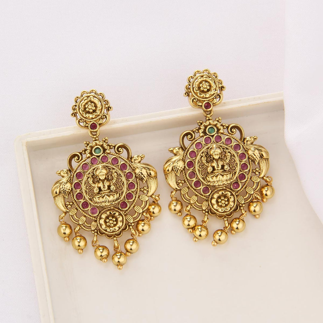 Abitha Nagas Short Necklace Set