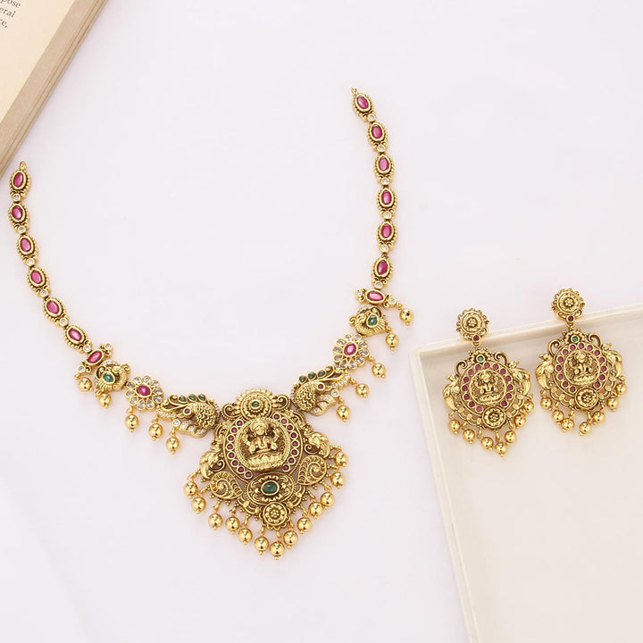 Abitha Nagas Short Necklace Set