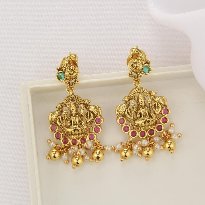 Attractive Nagas Short Necklace Set