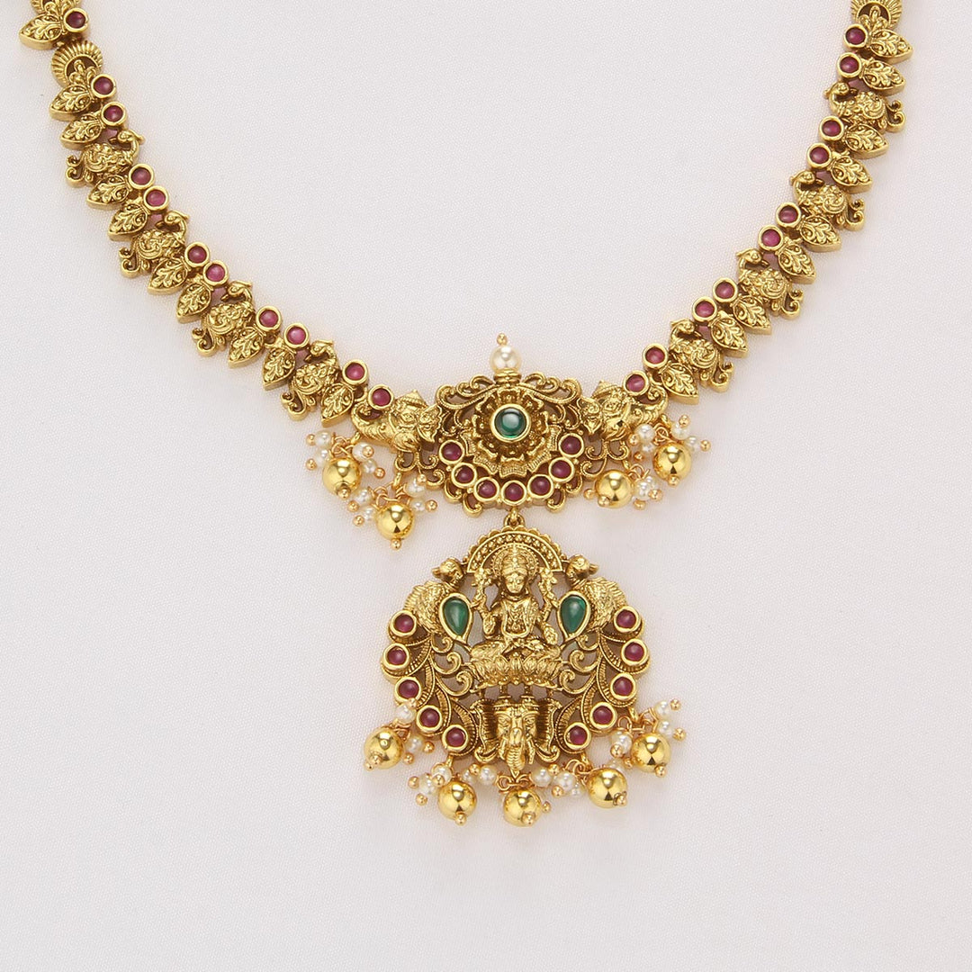 Attractive Nagas Short Necklace Set