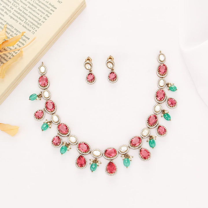 Adorable Victorian Short Necklace Set