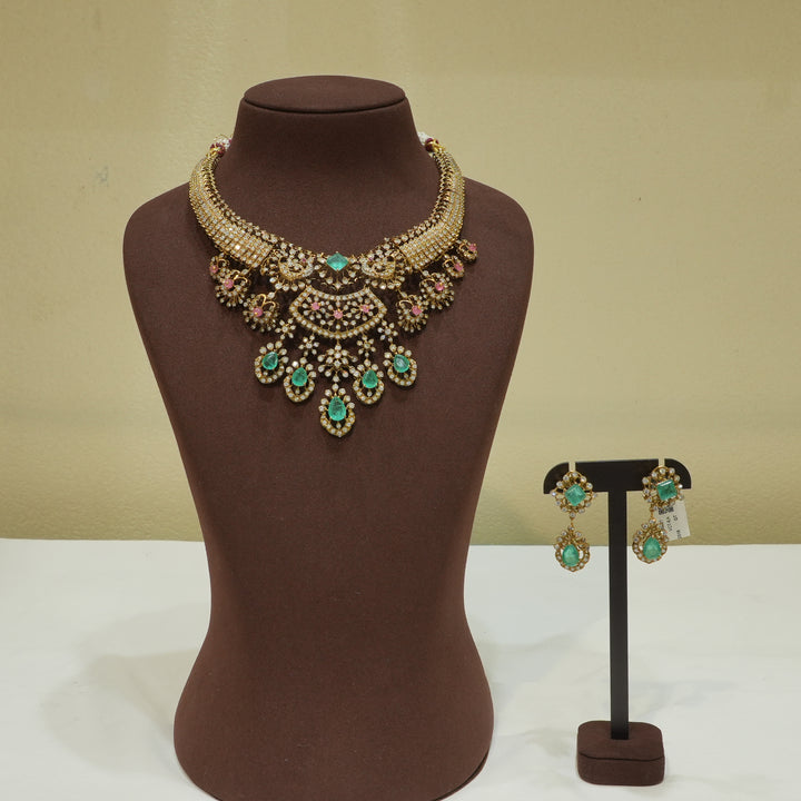 Facinate Victorian Short Necklace Set