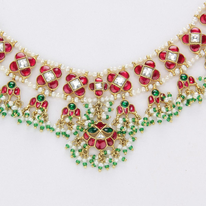 Stunning Look Short Necklace Set