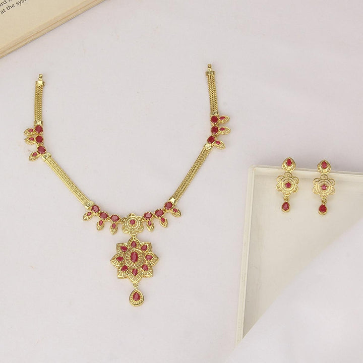 Asvik Short Necklace Set