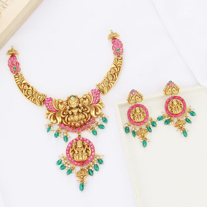 Marvellous Nagas Short Necklace Set