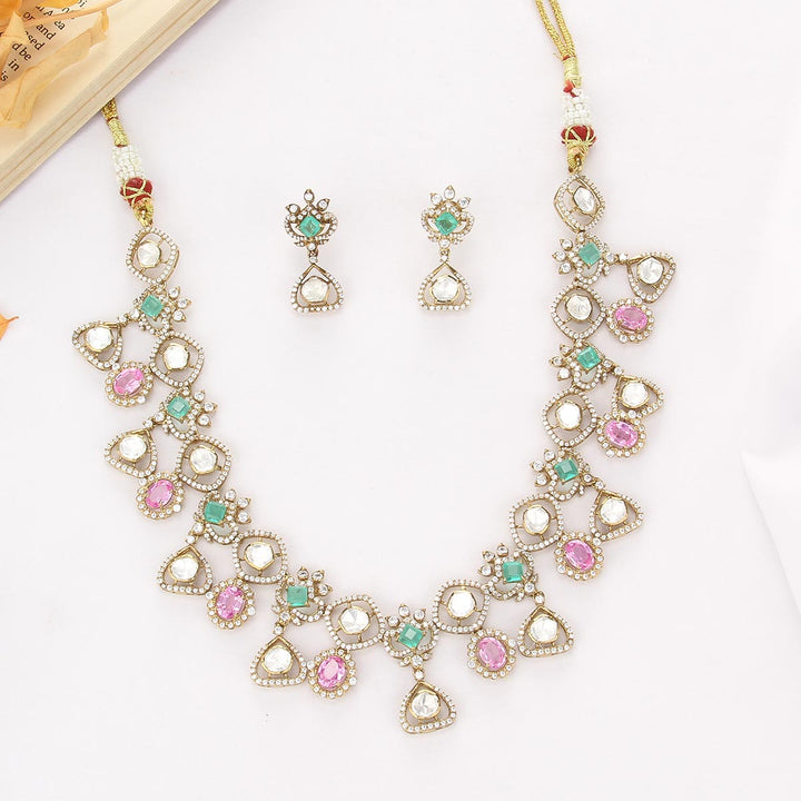 Vinthisha Short Necklace Set