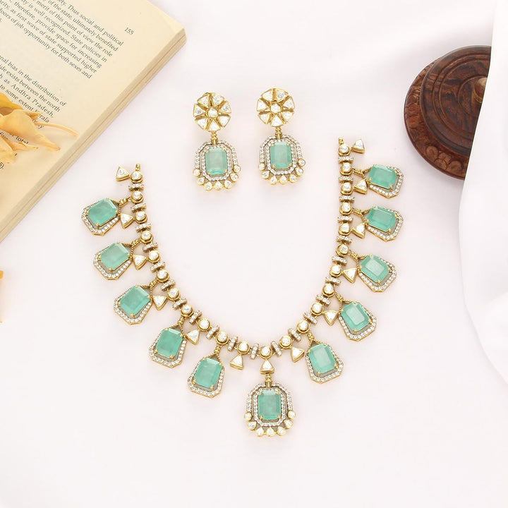Royal's Short Necklace Set