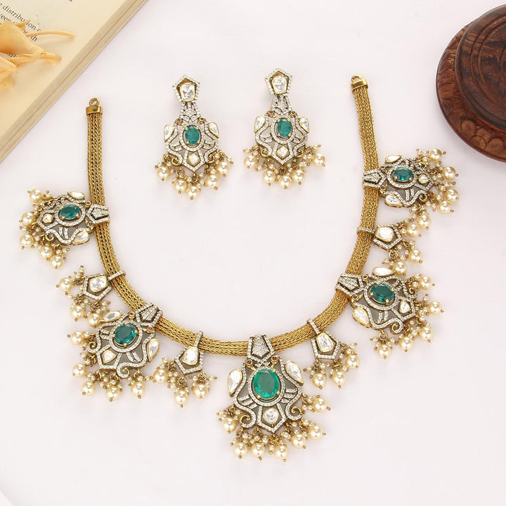 Sarvi Short Necklace Set