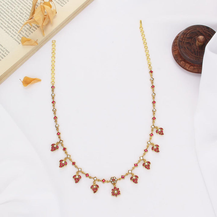 Gleaming Kundan Short Necklace