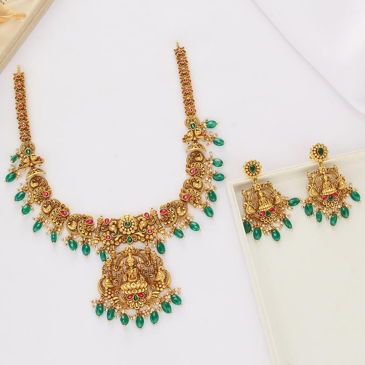 Reni Nagas Short Necklace Set