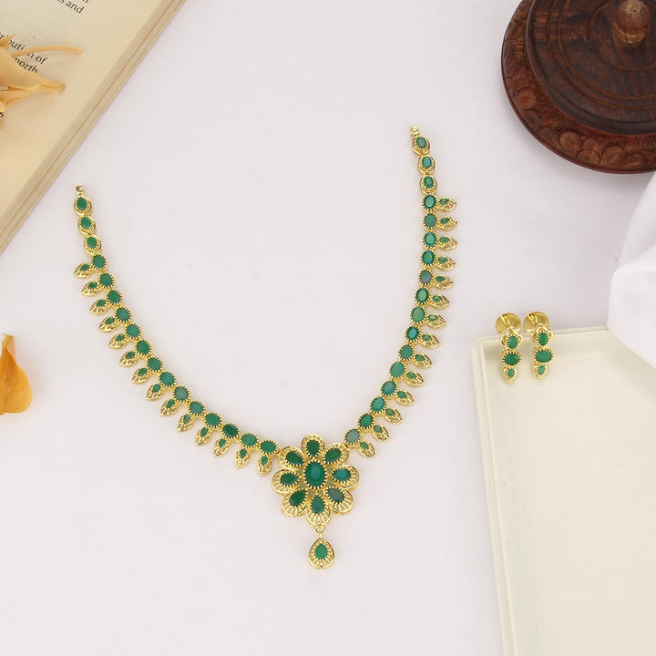 Beautiful Greenish Short Necklace Set