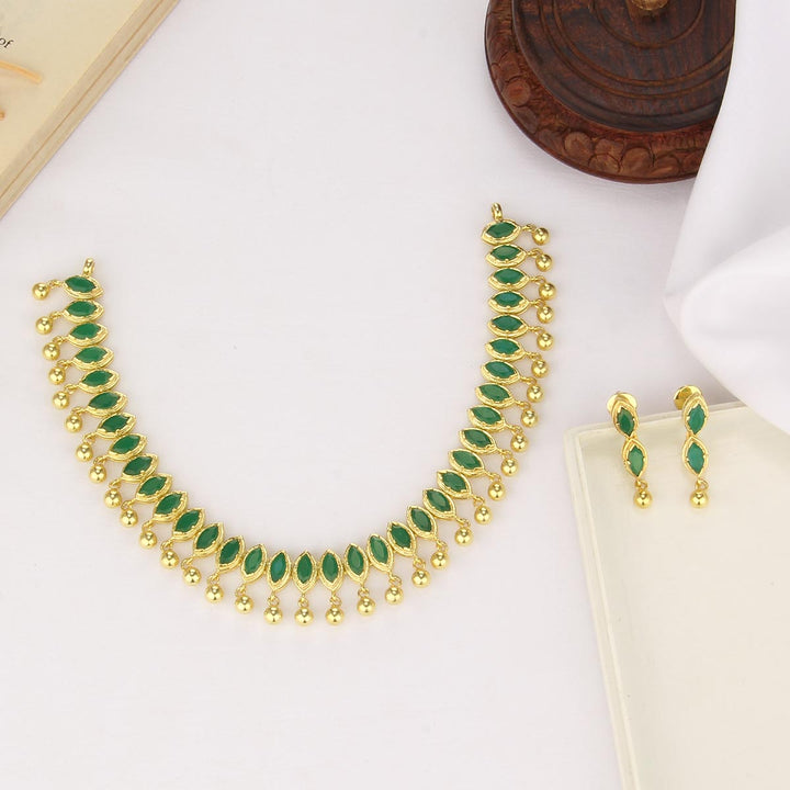 Elina Pachi Short Necklace Set