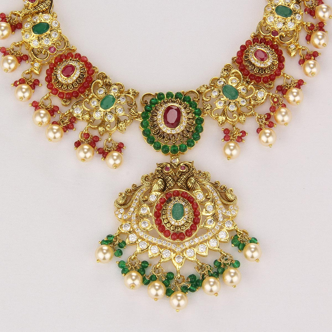 Stunning Look Short Necklace