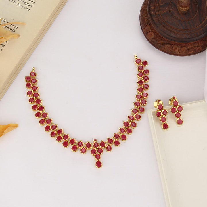 Thakira Short Necklace Set