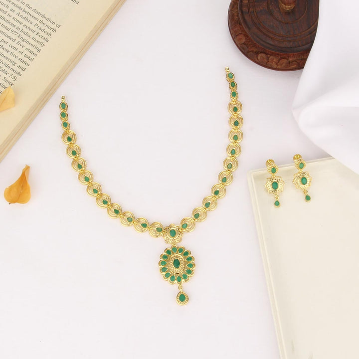 Gorgeous Pachi Short Necklace Set