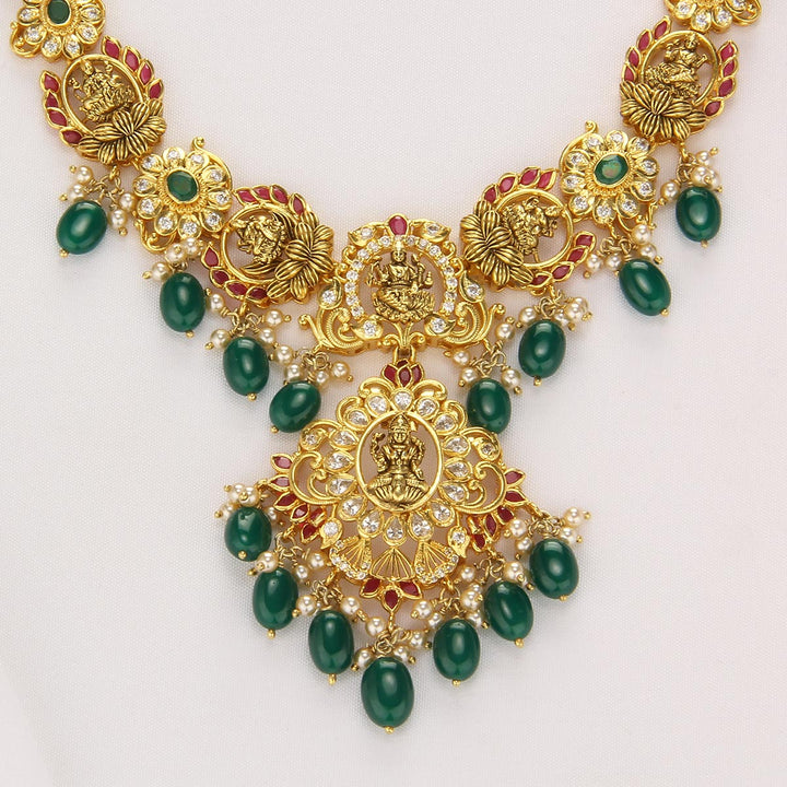 Gorgeous Look Short Necklace Set