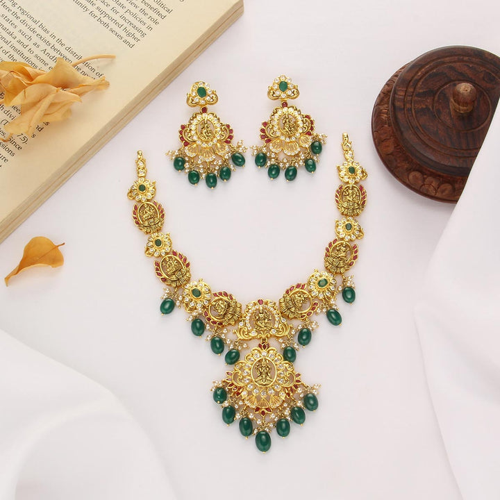 Gorgeous Look Short Necklace Set