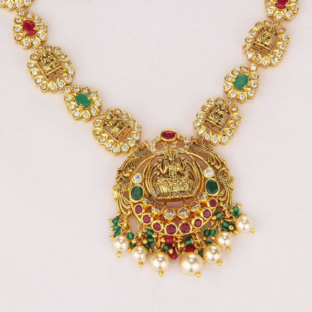 Saisha Short Necklace Set