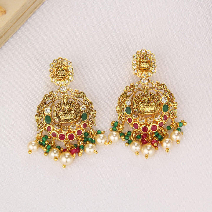 Saisha Short Necklace Set