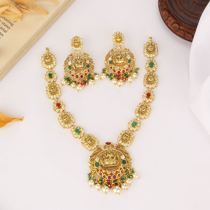Saisha Short Necklace Set