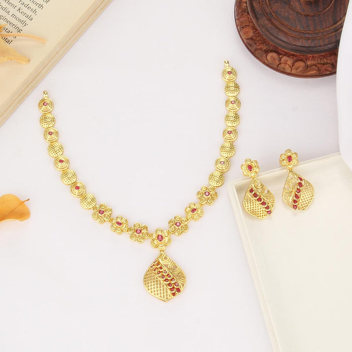 Tenisha Short Necklace Set