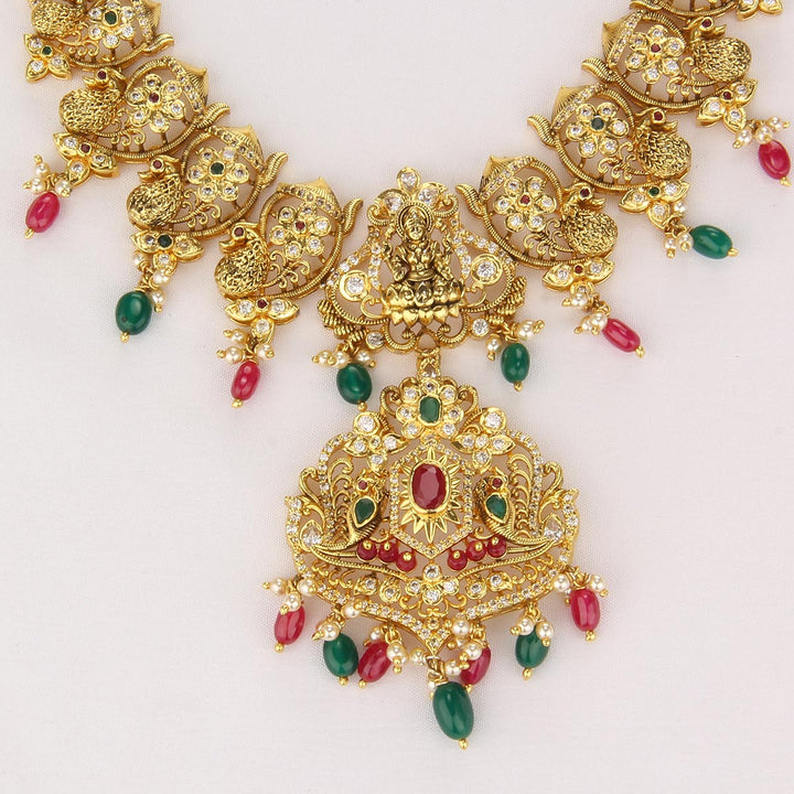 Stunning Short Necklace Set