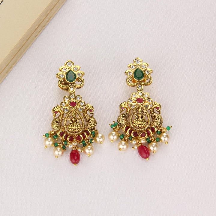 Stunning Short Necklace Set