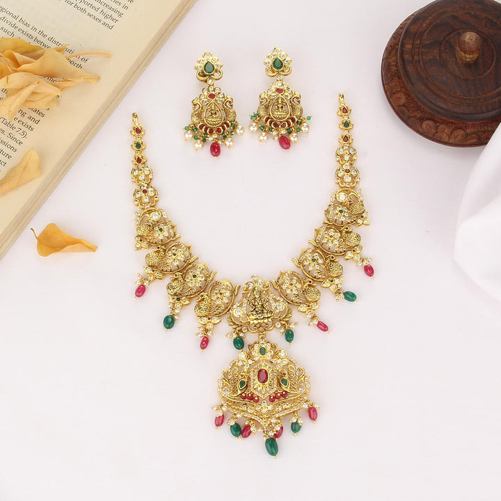 Stunning Short Necklace Set