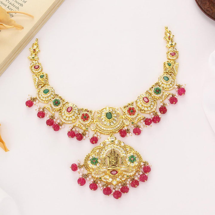 Avanikha Short Necklace