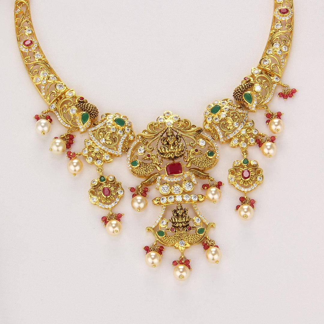 Gorgeous Look Short Necklace