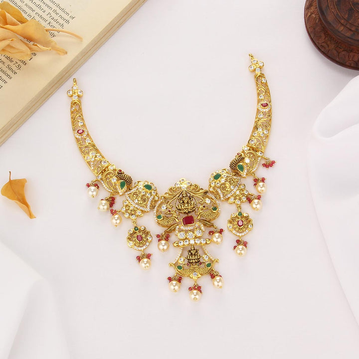 Gorgeous Look Short Necklace
