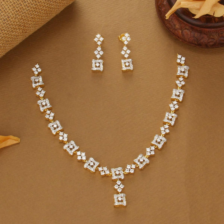 Kesvini Short Necklace Set