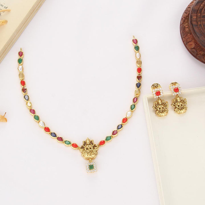 Gorgeous Short Necklace Set
